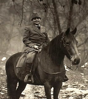 Mary Breckinridge in FNS uniform. Courtesy of Frontier Nursing Service 