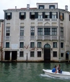 Pretty sure this is Wotton's palazzo on the Grand Canal for his second embassy. Close to the Ghetto