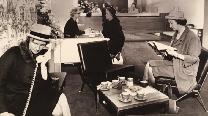 This image has an empty alt attribute; its file name is ladies-bank1-.jpg